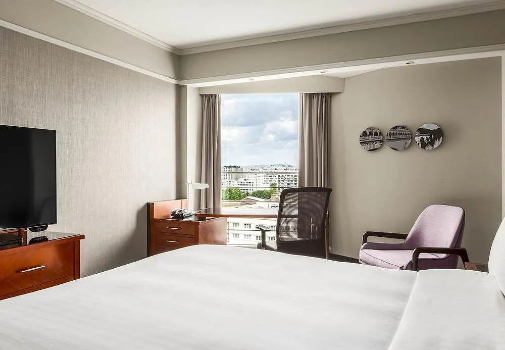 Hotel Marriott Rive Gauche & Conference Center 4*