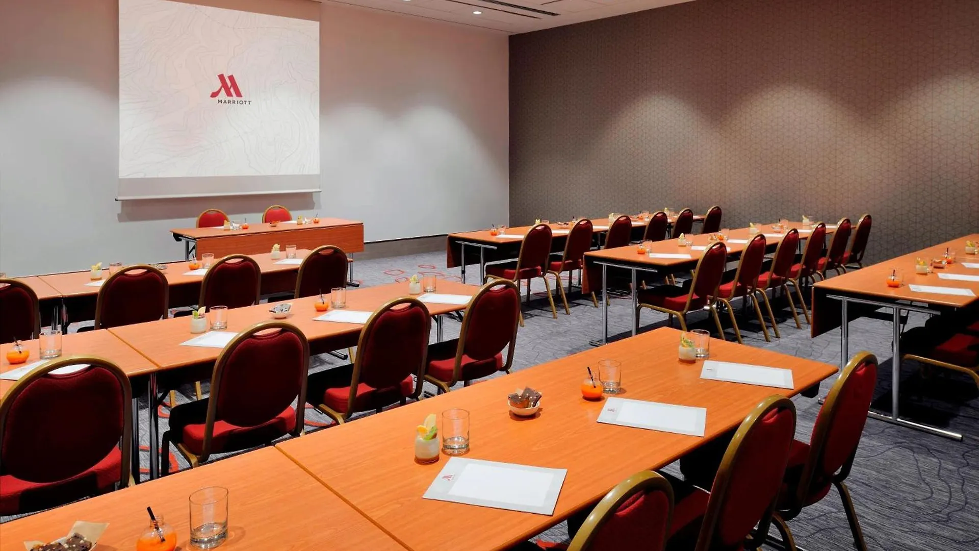 Hotel Marriott Rive Gauche & Conference Center 4*