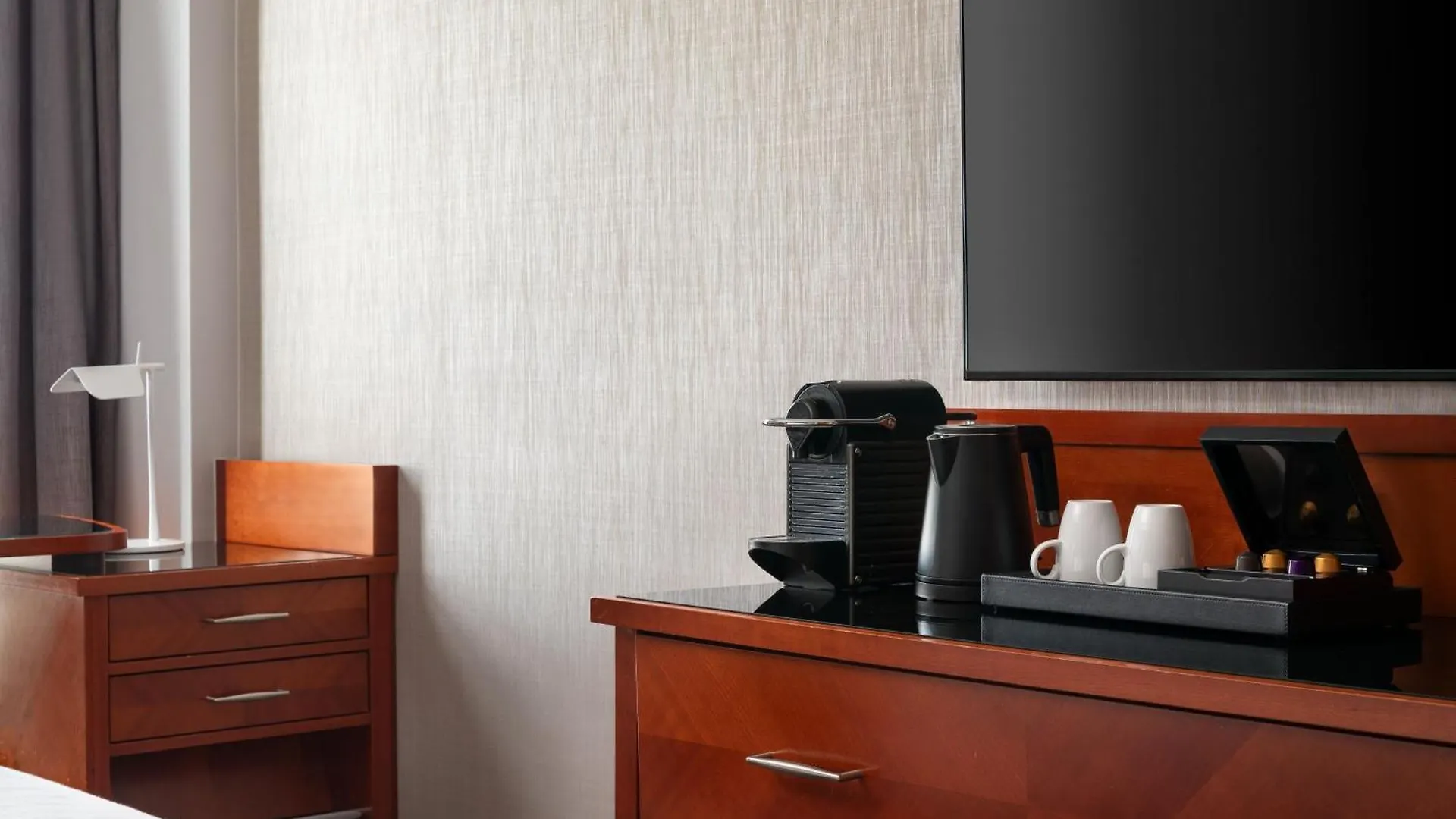 Hotel Marriott Rive Gauche & Conference Center 4*