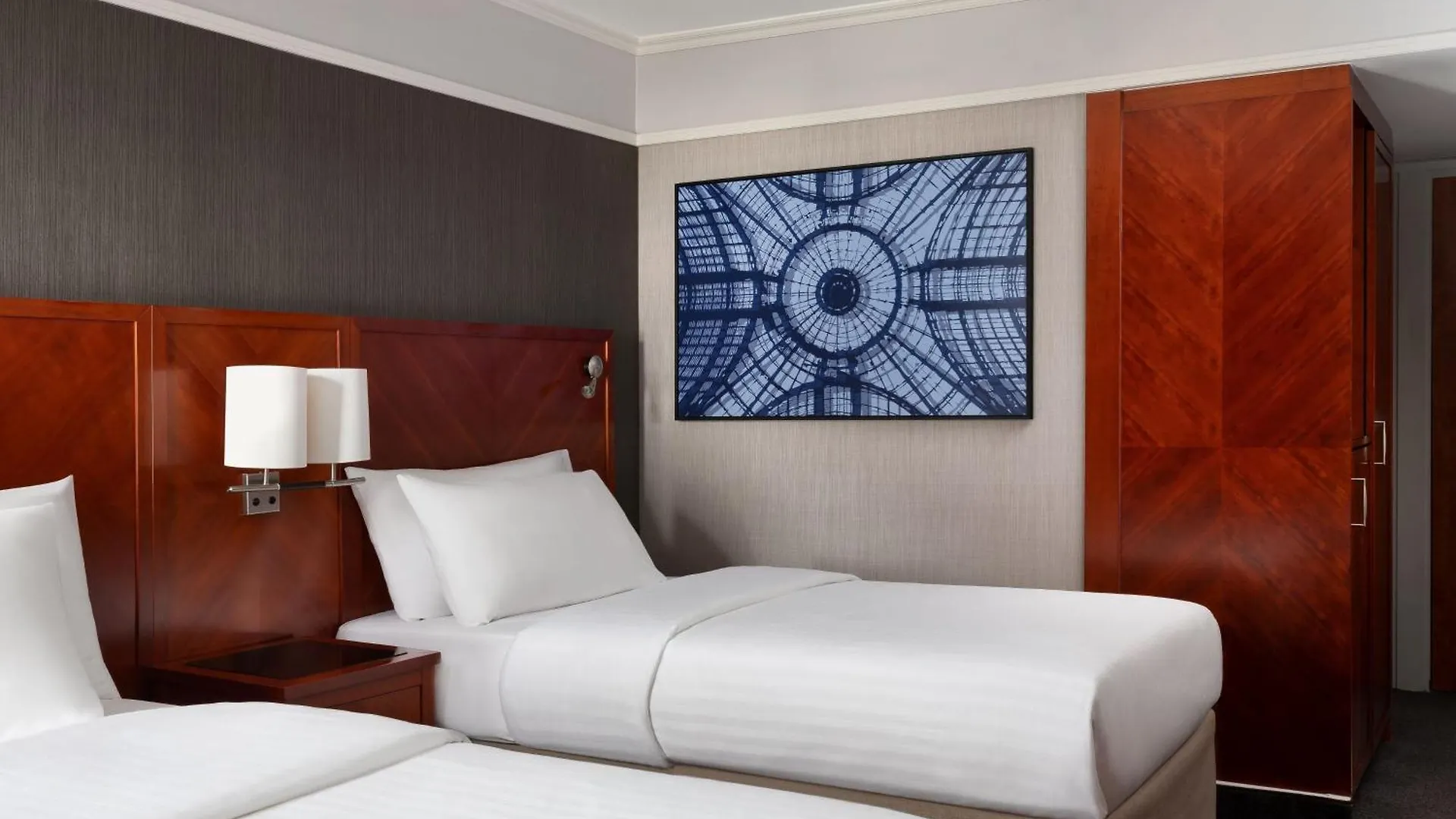 Marriott Rive Gauche & Conference Center Hotel