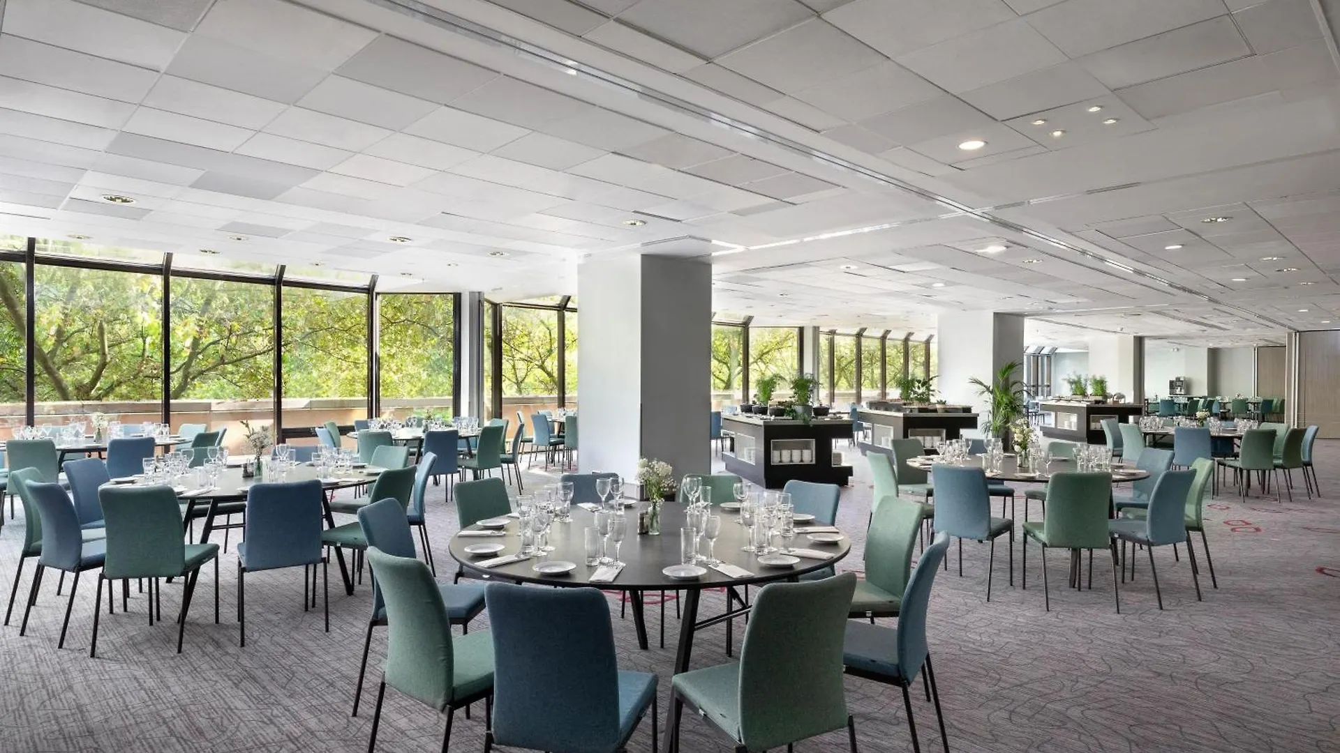 Отель Marriott Rive Gauche & Conference Center Париж