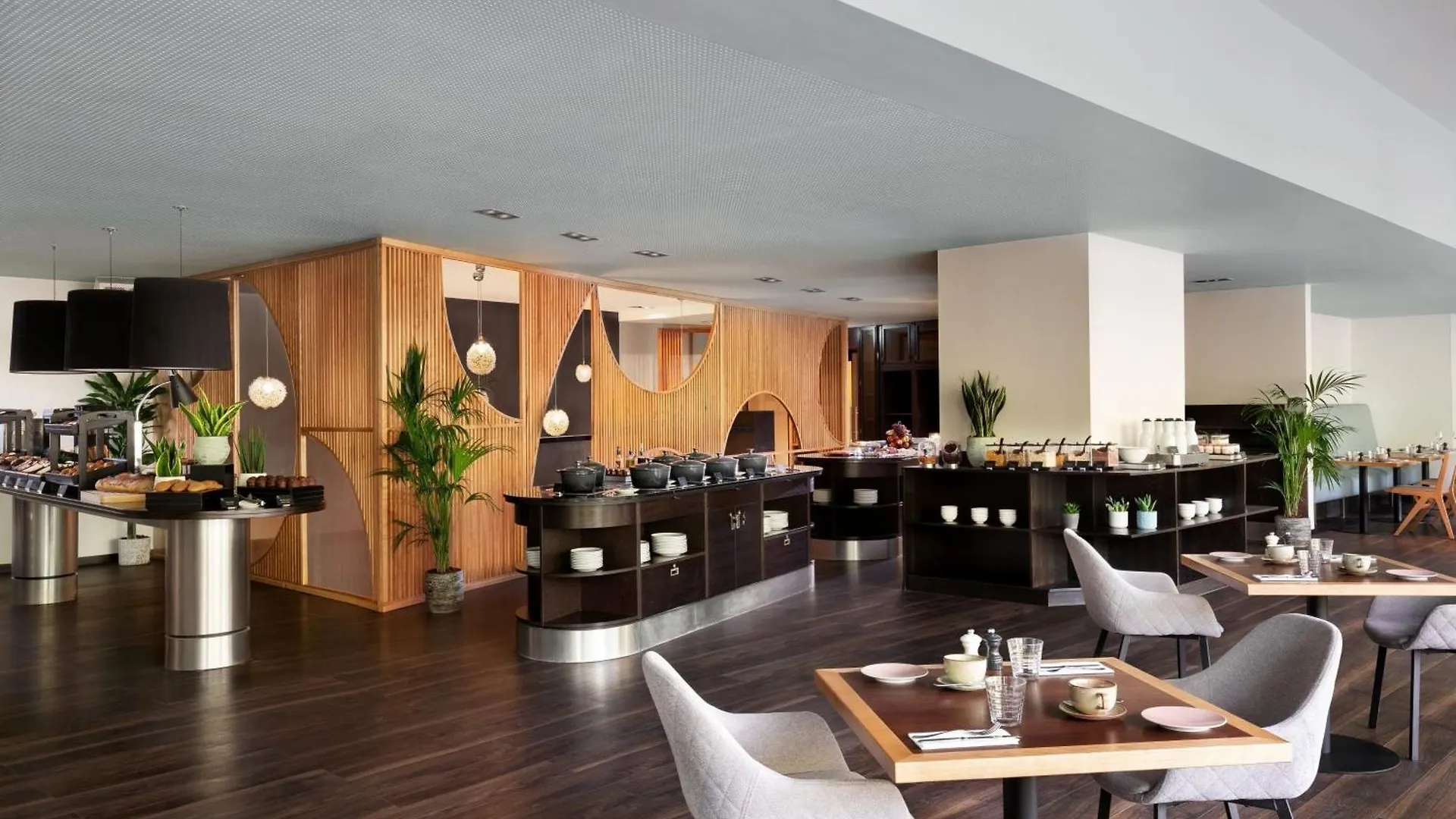 Marriott Rive Gauche & Conference Center 4* Париж