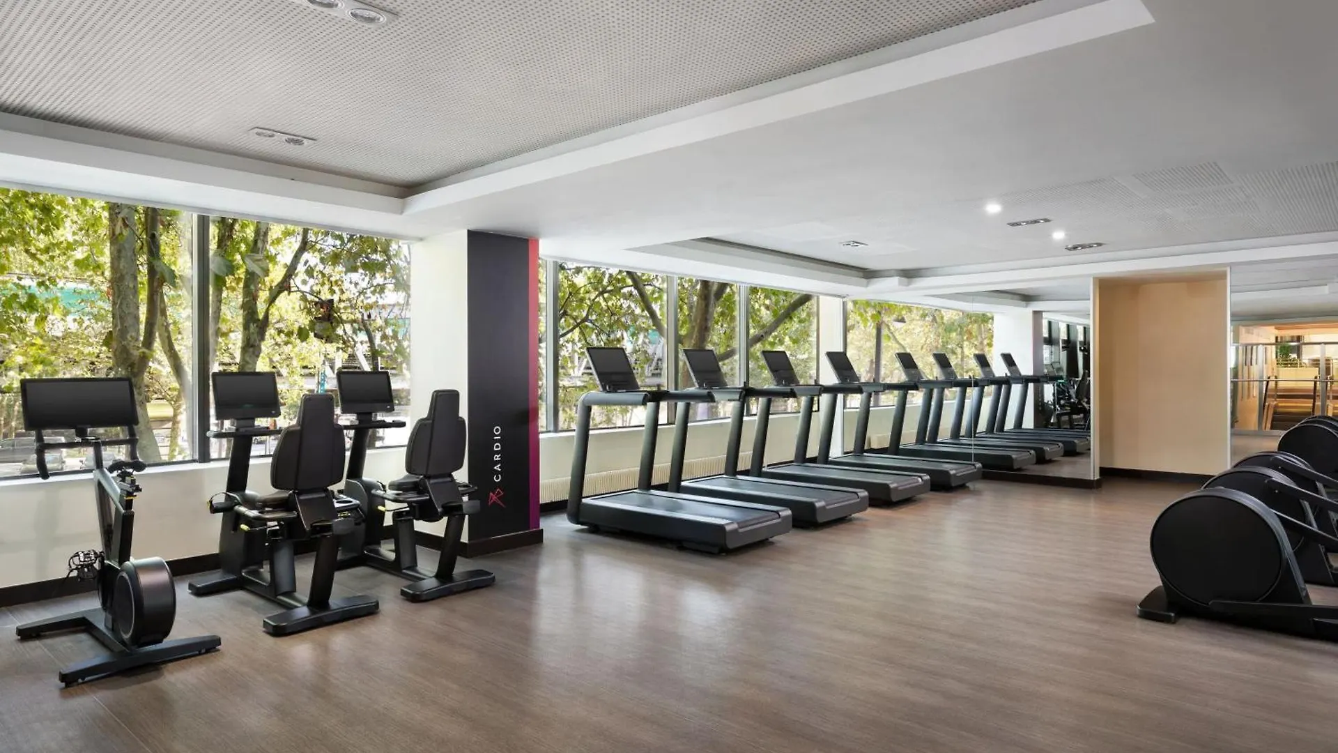 Marriott Rive Gauche & Conference Center Hotel